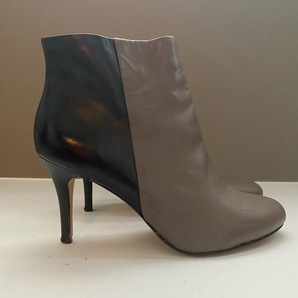 Ann Taylor Shoes - Women’s size 9 1/2 heeled ankle boots!